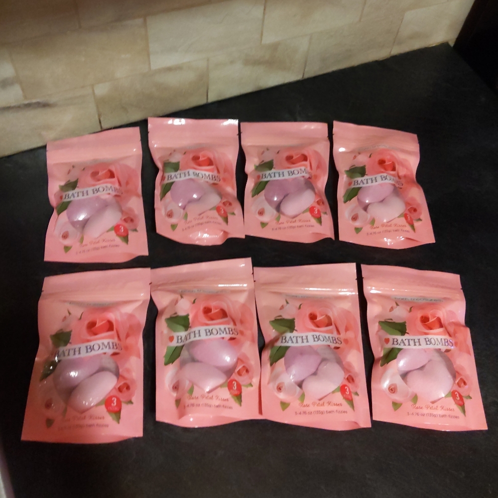 8 PKG (24 HEARTS) BATH TREASURES BATH BOMBS ROSE PETAL KISSES , NEW.